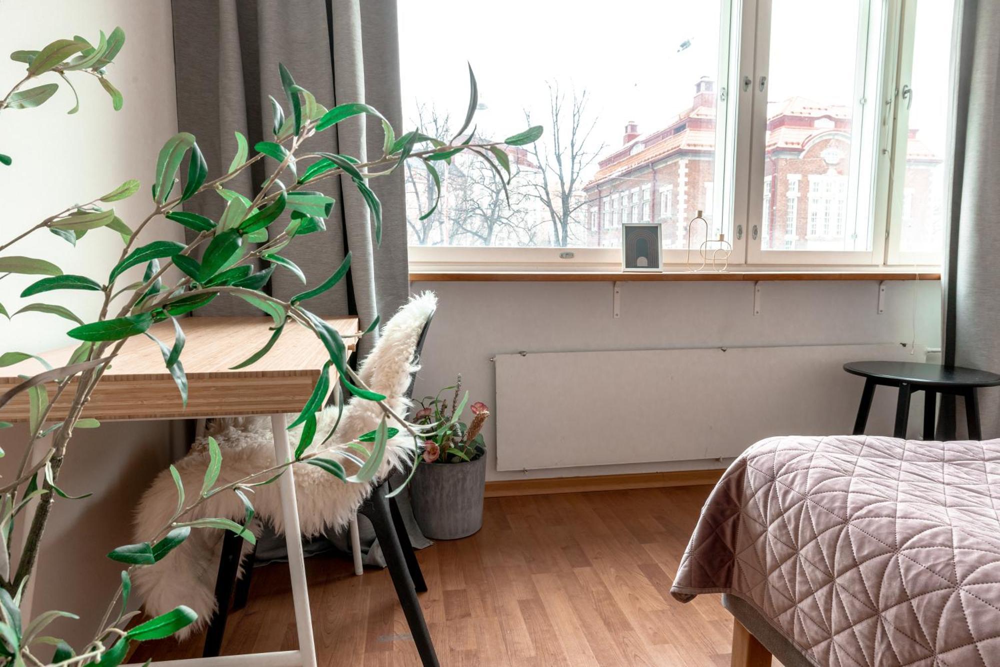 Lägenhet 2ndhomes 1br With Balcony Next To Tram Lines In Kallio Helsingfors